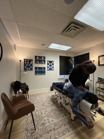 Chiropractor performing a chiropractic adjustment on a patient at Kinetic Wellness Chiropractic in Maryland.
